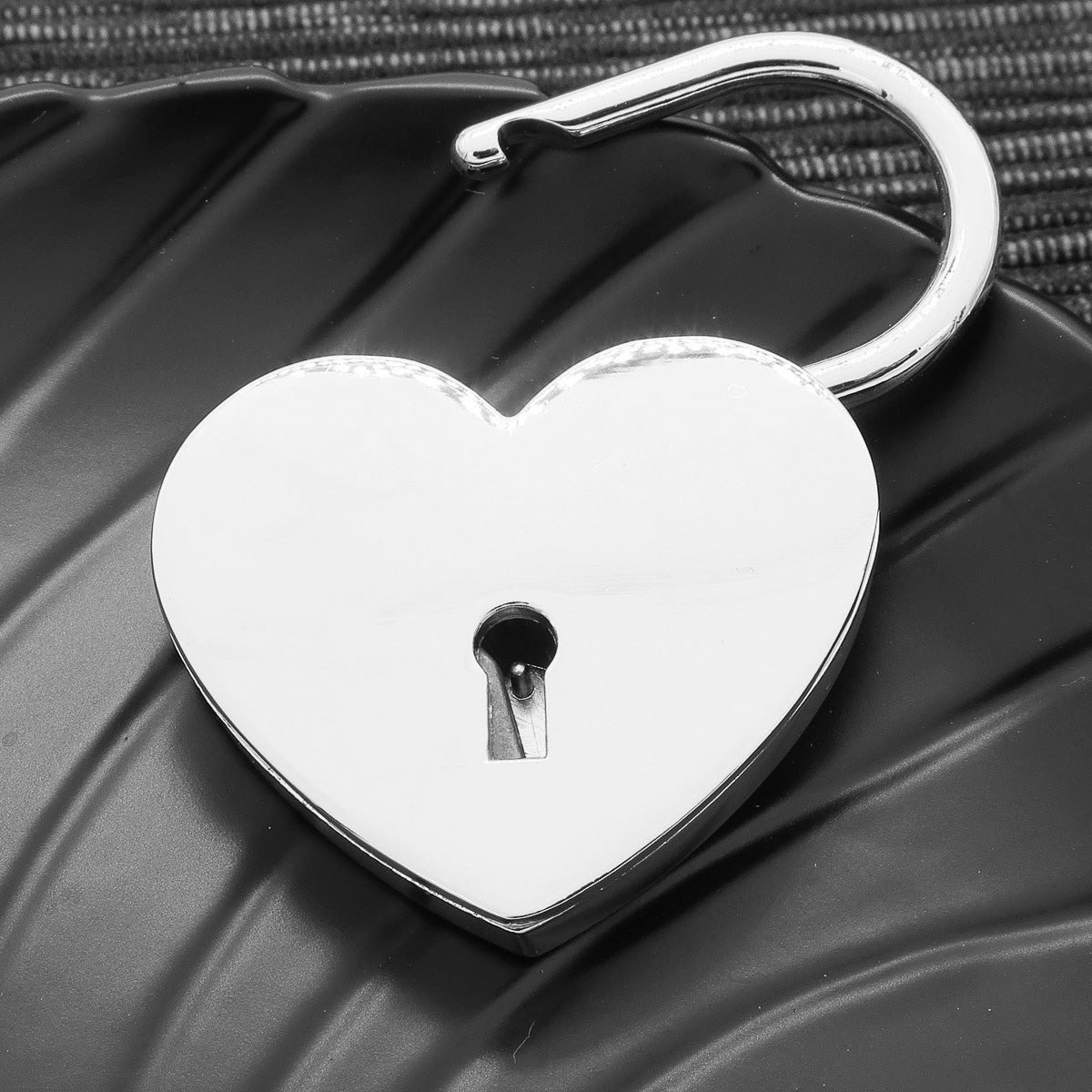 Cadenas d'amour gravé avec nom et devise "Heart" avec gravure gratuite en argent ou en or