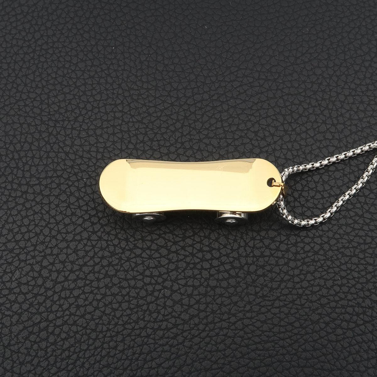 Collier gravure personnalisé "Skater" en acier inoxydable avec pendentif skateboard et gravure