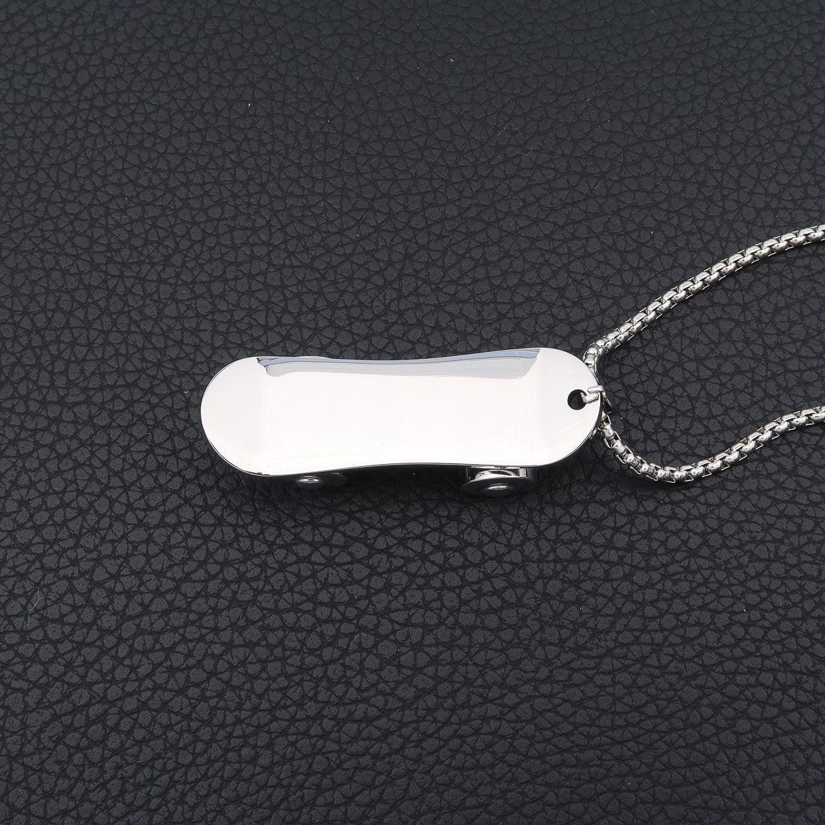 Collier "Skater" en acier inoxydable avec pendentif skateboard et gravure