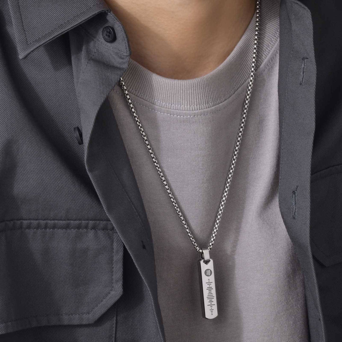 Collier Spotify personnalisé avec gravure. Pendentif code-barres Spotify gravé avec nom et Spotify