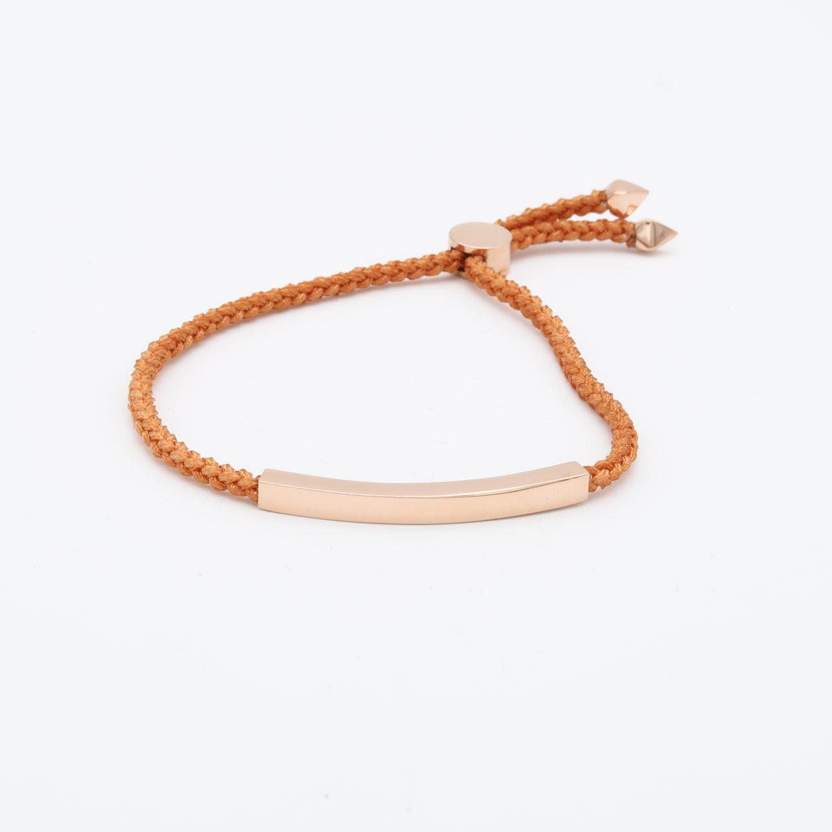 Süßes Armband aus feinem Seil mit Rosé Gravurschild