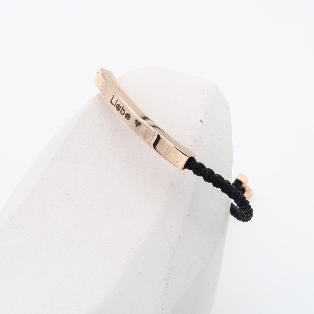 Süßes Armband aus feinem Seil mit Rosé Gravurschild