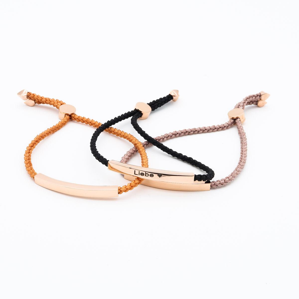 Süßes Armband aus feinem Seil mit Rosé Gravurschild