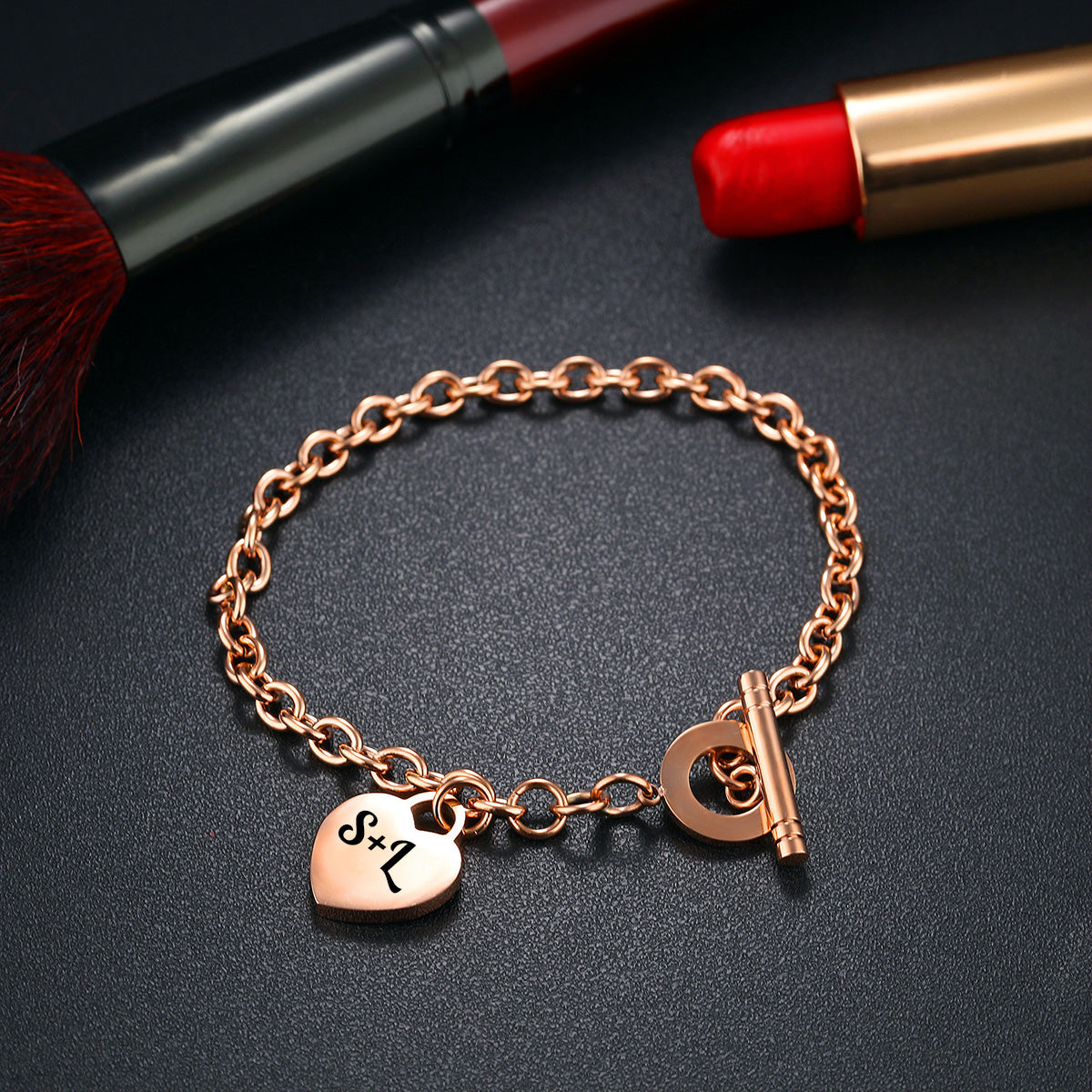 Bracelet "Love" avec breloque en forme de cœur, gravure des initiales